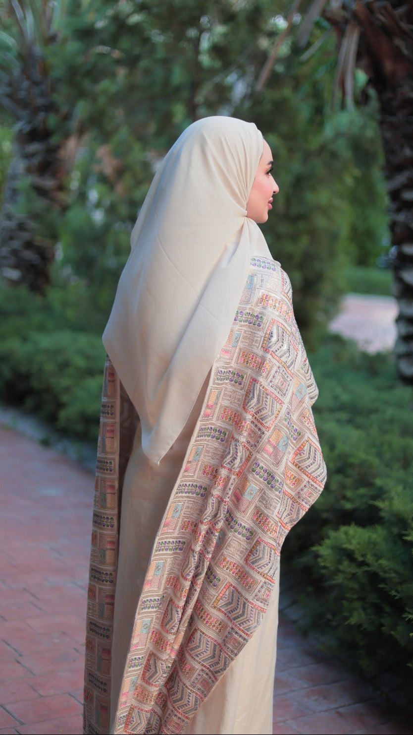 Signature Geometric Beige Abaya