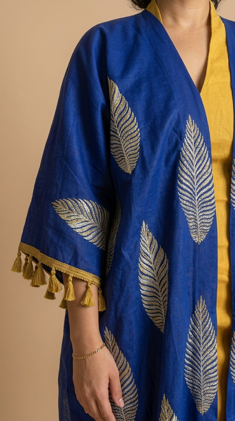 عباية مطرزة بالريش باللون الأزرق الكوبالت