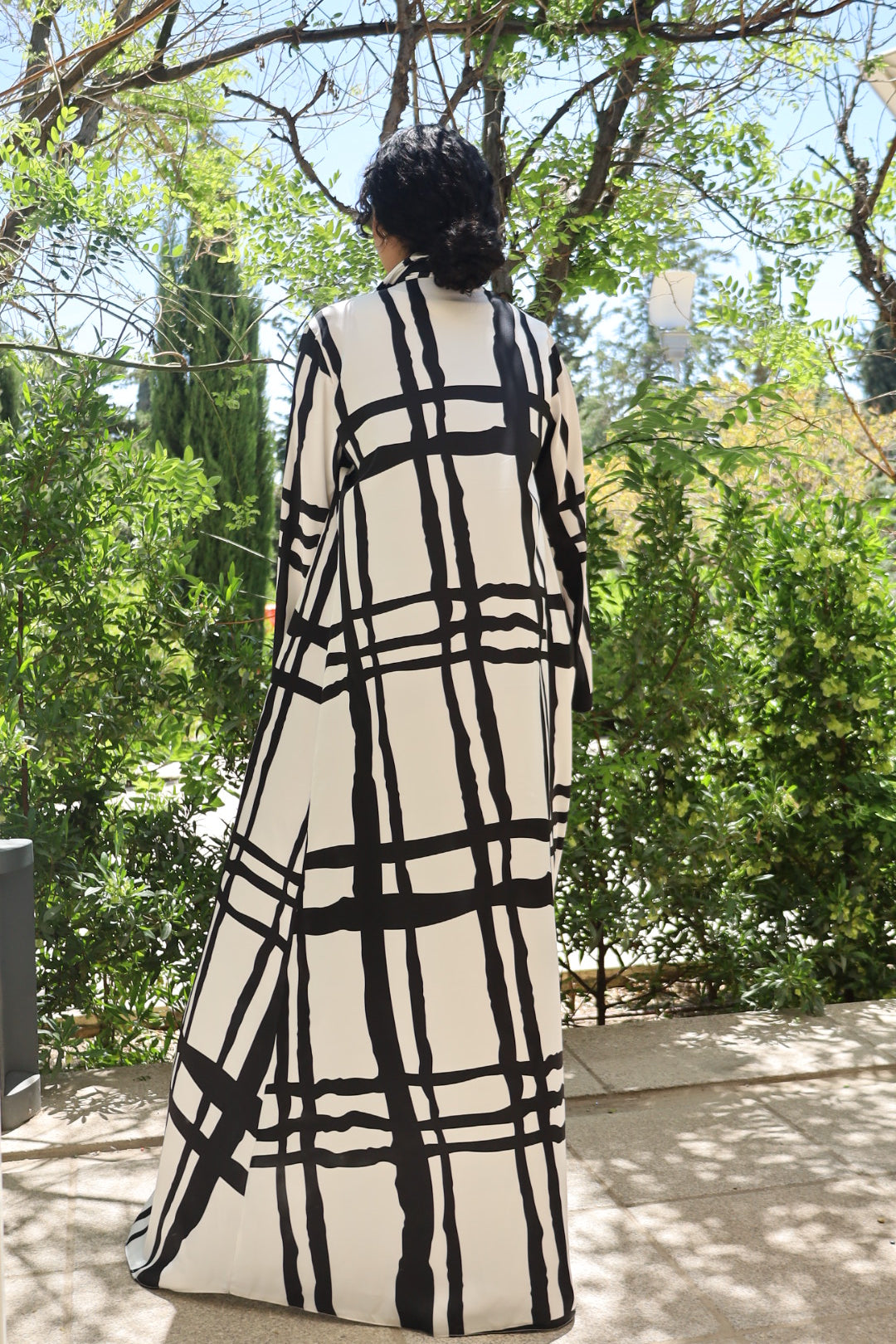 Monochrome Geometric Open Abaya