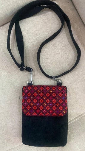 Yara Design Embroidered Tatreez Phone Bag - Black