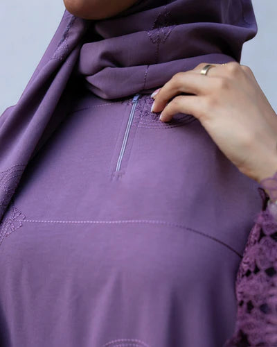 عباية أرجوانية أنيقة