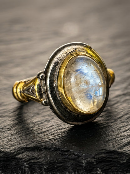 Antique-Style Two-Tone Oval Gemstone Ring