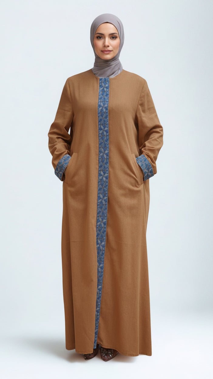 عباية لينن طبيعي مطرزة يدويًا – Dar Dina