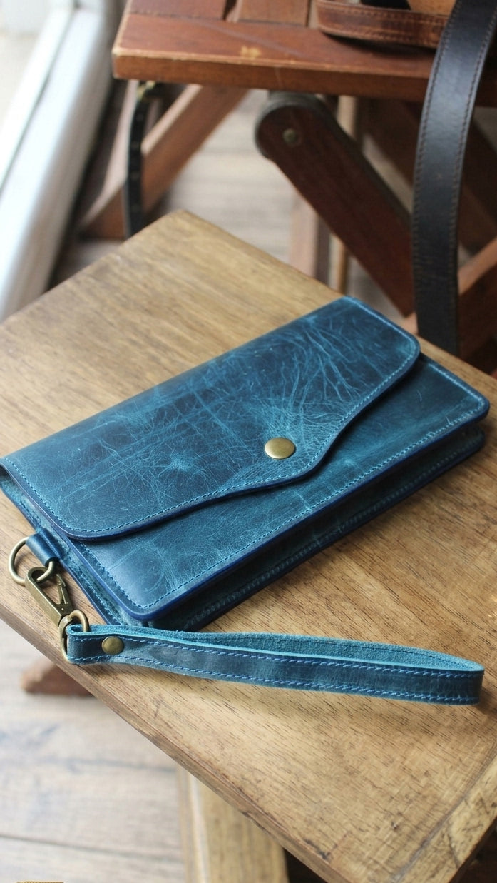 Saad woman wallet