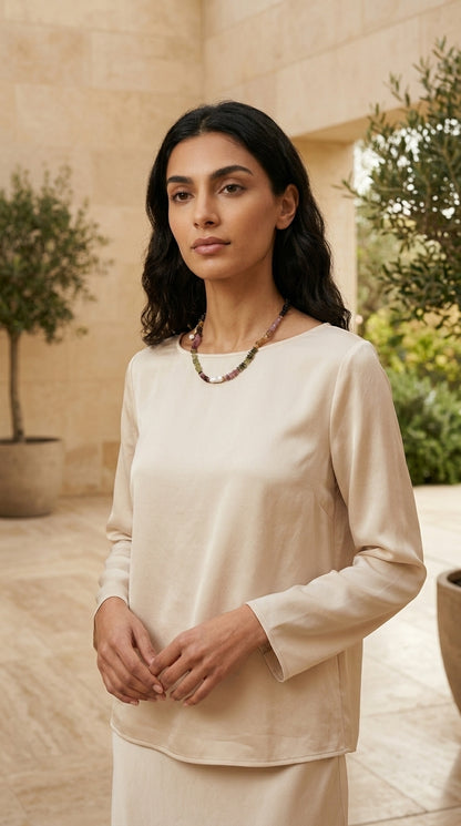 قلادة نسائية قصيرة مرصعة بخرز حجر التورمالين ومركزية من اللؤلؤ