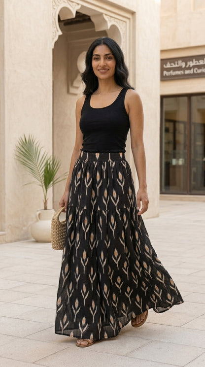 تنورة ماكسي سوداء بطبعة تجريدية