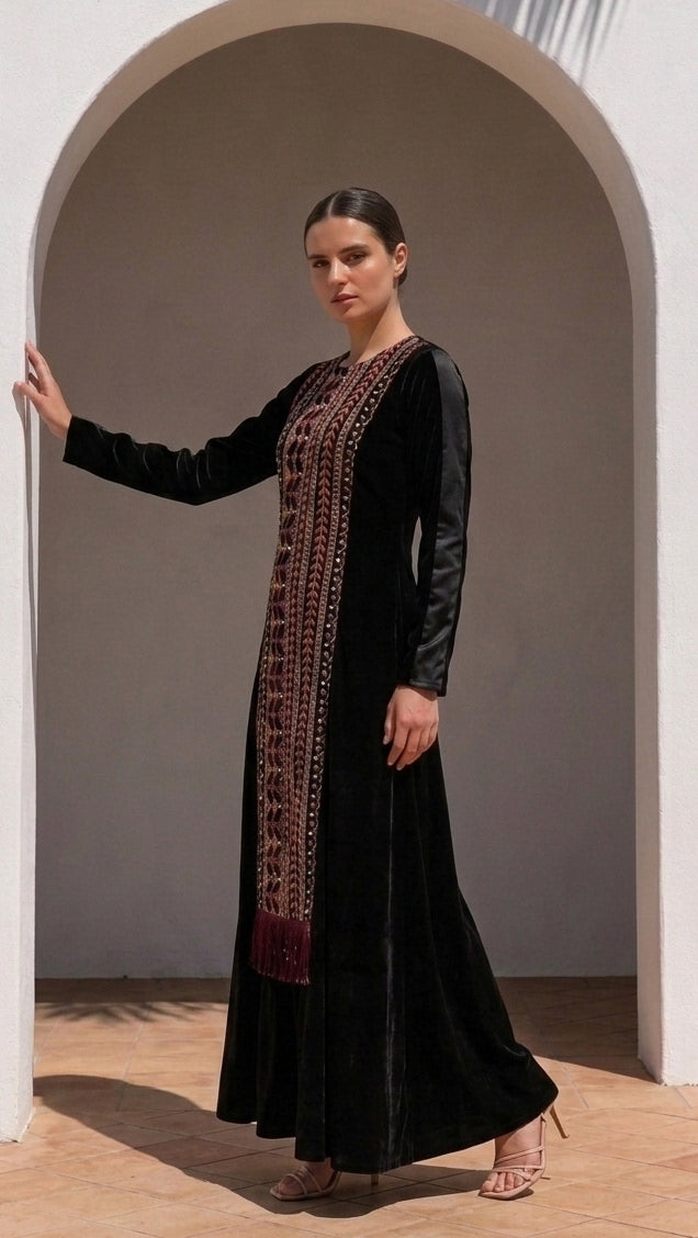 Vintage Embroidered Thobe