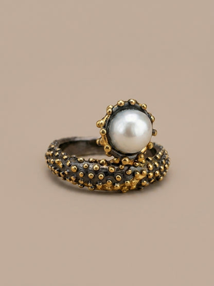 Elegant Pearl Caviar Statement Ring
