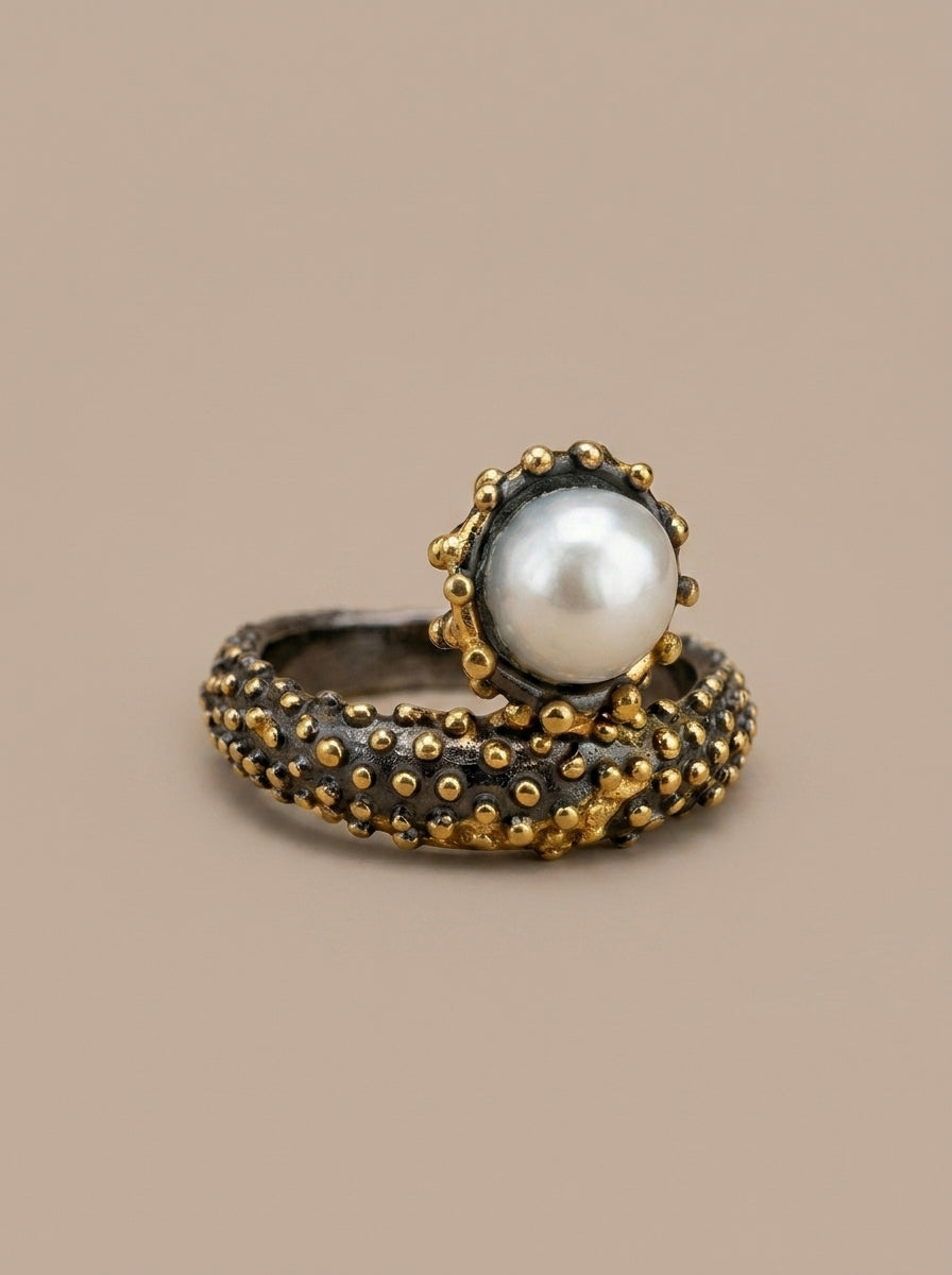 Elegant Pearl Caviar Statement Ring