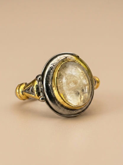 Antique-Style Two-Tone Oval Gemstone Ring