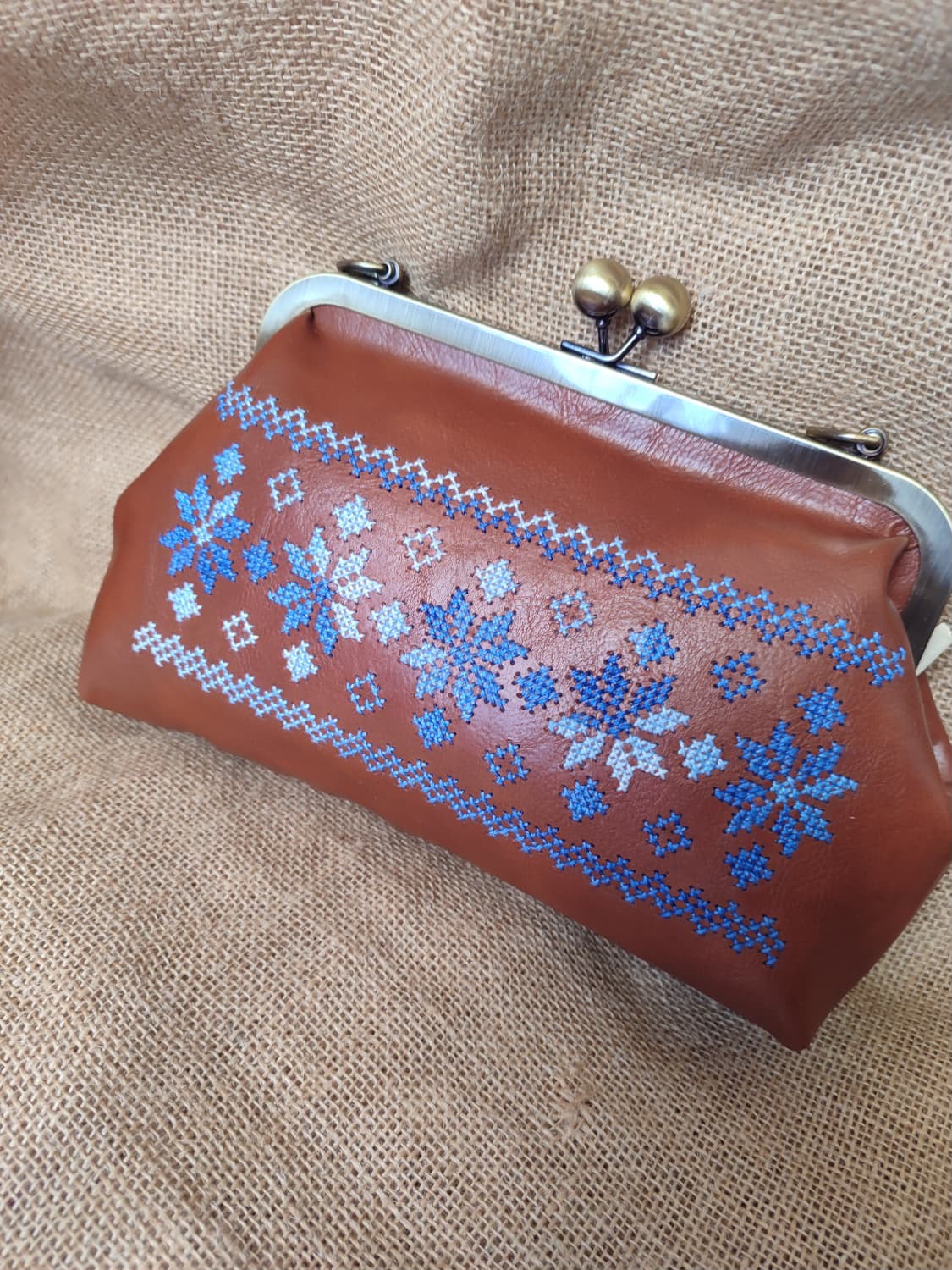 Chestnut Kiss-Lock Bag with Blue Star Embroidery
